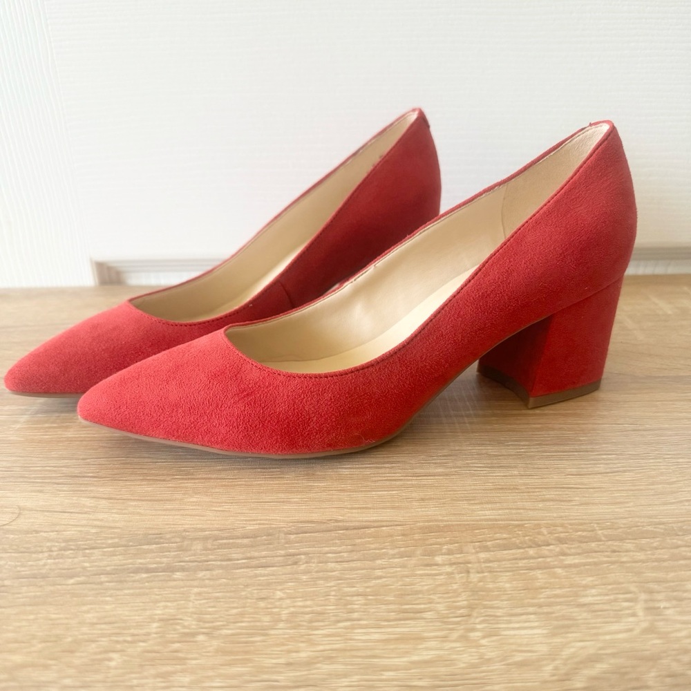 Nine West "WNISSA2" Lipstick Red Suede Block Heel Pumps Size 6